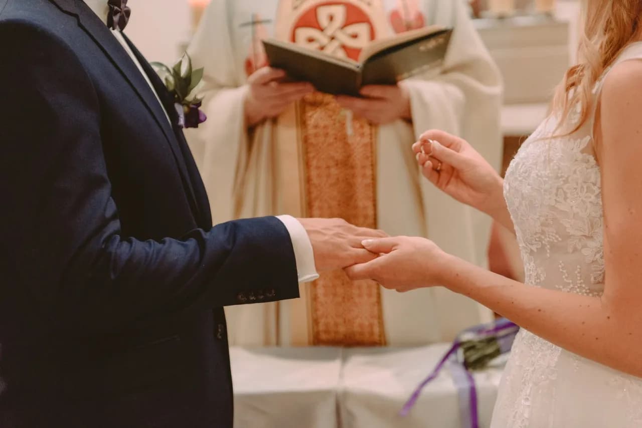 Czy ksiądz może wziąć ślub kościelny? Zasady celibatu i wyjątki w Kościele