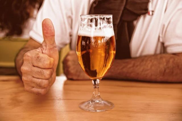 Czy picie piwa to grzech? Odkryj prawdę o alkoholu w katolicyzmie