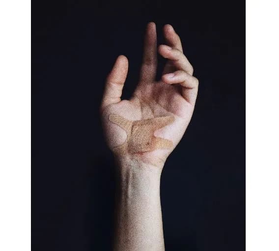 Czy samookaleczanie to grzech ciężki? Zrozum moralne konsekwencje