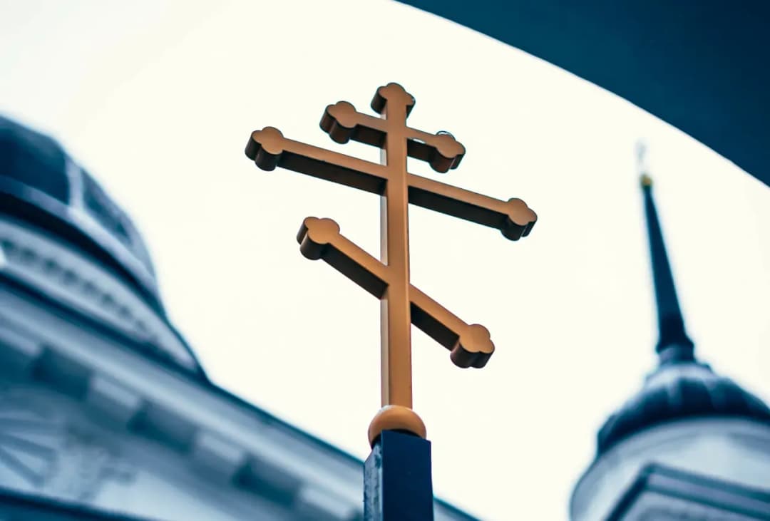 Czy katolik może nosić krzyż prawosławny? Oto co musisz wiedzieć