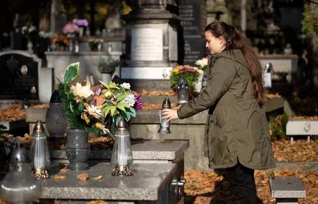 Jaka modlitwa za zmarłego pomoże w trudnych chwilach straty?