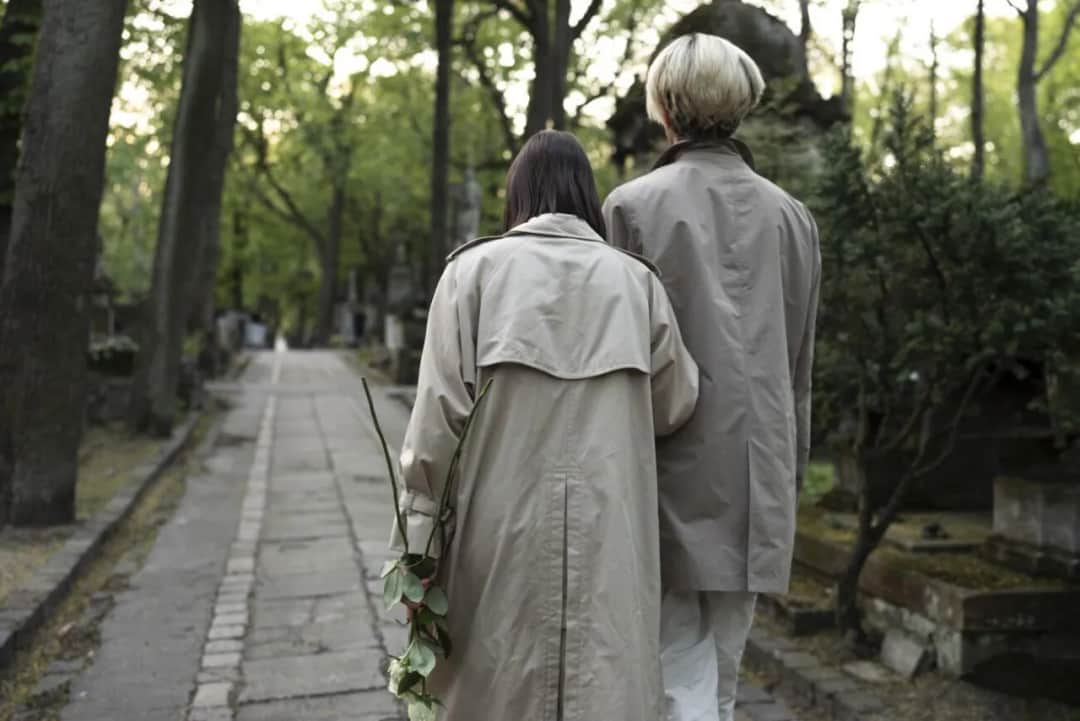 Kto zarządza cmentarzem parafialnym i jakie ma obowiązki?