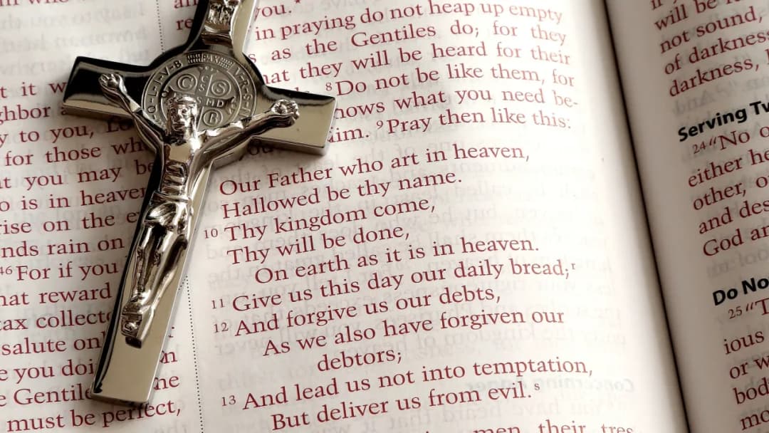 Jak odpędzić zły urok modlitwa – skuteczne metody ochrony duchowej