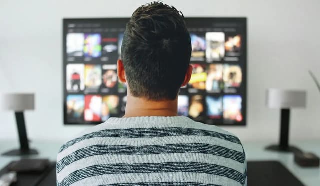 Czy oglądanie filmów erotycznych to grzech? Prawda, która zaskakuje