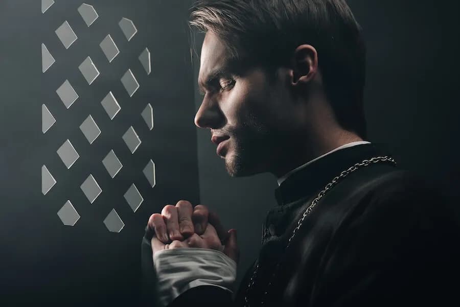 Kiedy wprowadzono spowiedź w kościele katolickim? Odkryj jej historię