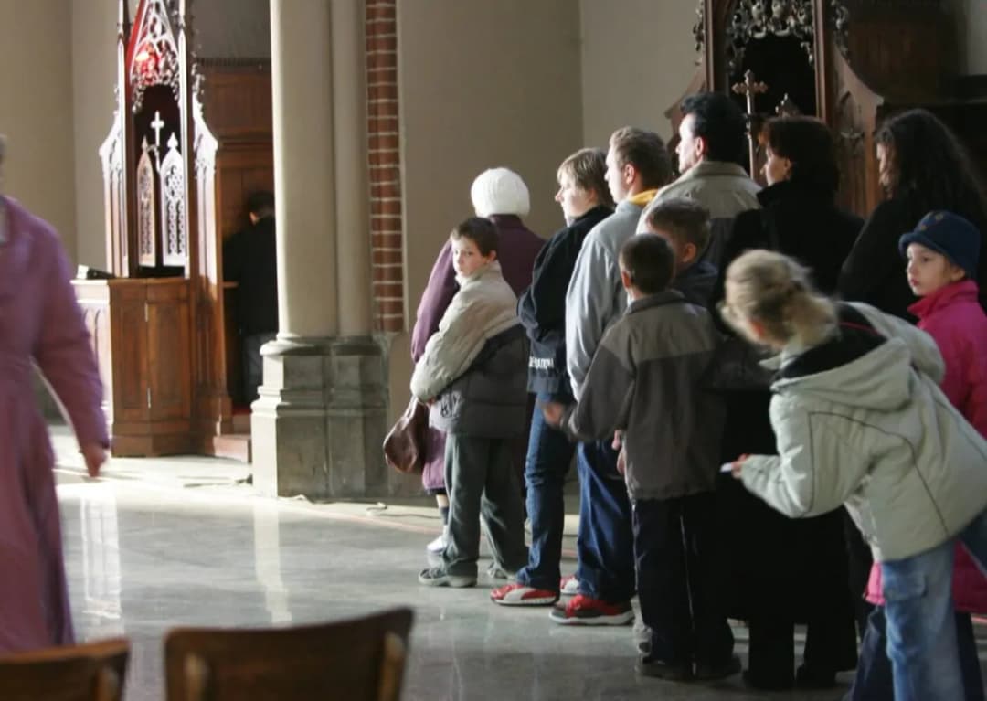 Czy po spowiedzi trzeba zostać na mszy? Oto, co warto wiedzieć