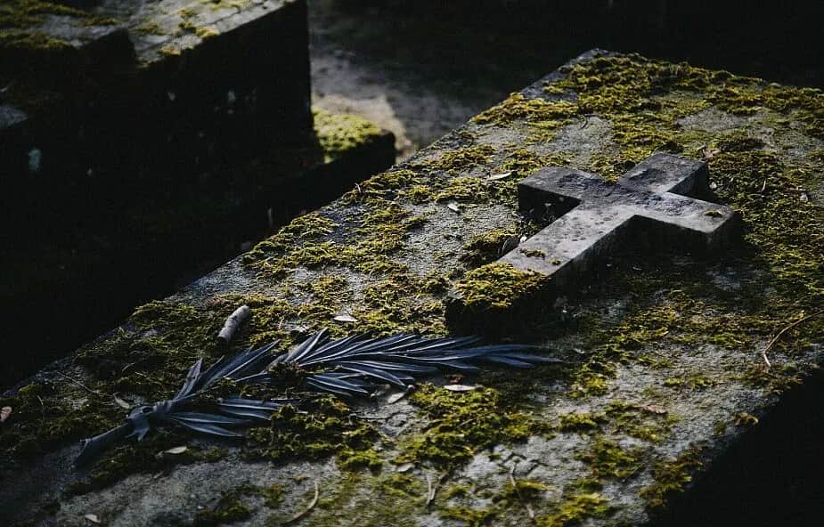 Czy dusze w czyśćcu widzą nas? Teologiczna odpowiedź na nurtujące pytanie