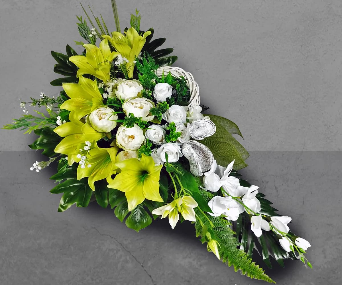 Czym obciążyć stroik na cmentarz, aby nie wypadł i długo trwał