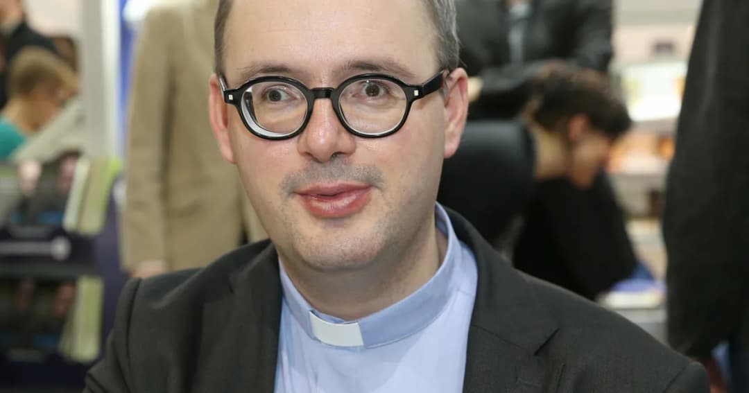 Czy ksiądz Kaczkowski miał syna? Odkryj jego osobiste życie i dziedzictwo