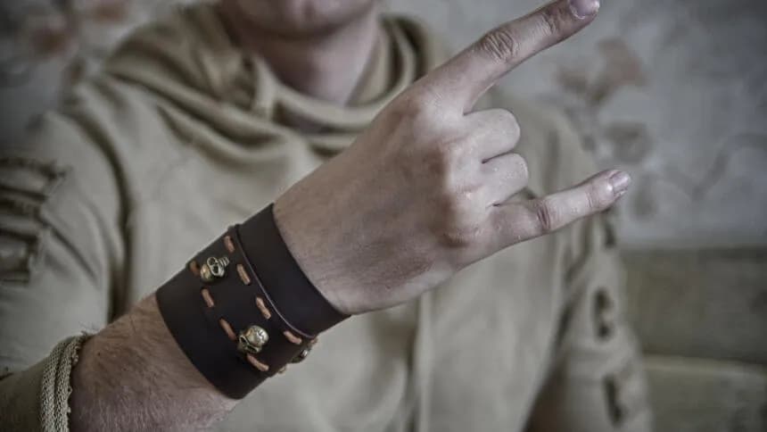 Czy słuchanie piosenek z przekleństwami to grzech czy norma społeczna?