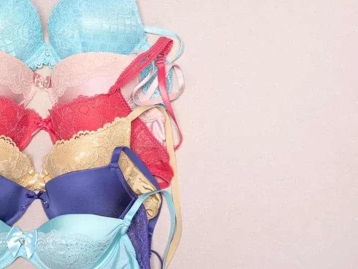 Czy chodzenie bez stanika to grzech? Odkryj prawdę o normach społecznych