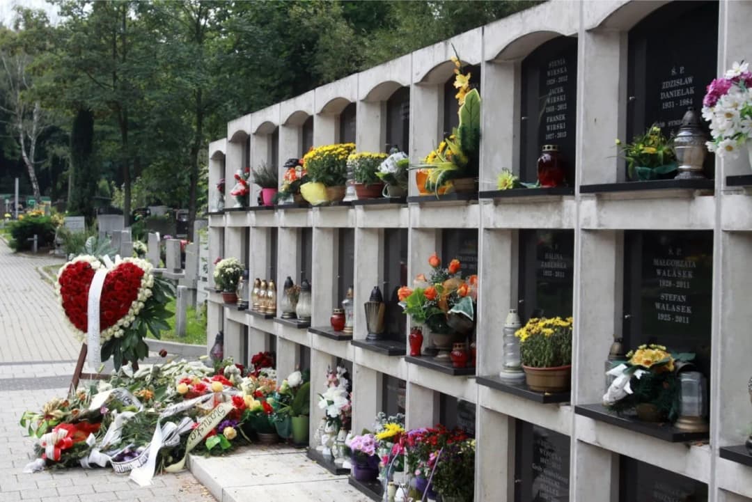 Ile kosztuje piwnica na cmentarzu? Ceny, które mogą zaskoczyć