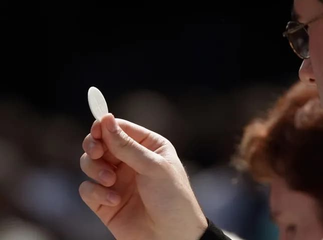 Jakie modlitwy po przyjęciu komunii świętej mogą wzbogacić Twoją duchowość?