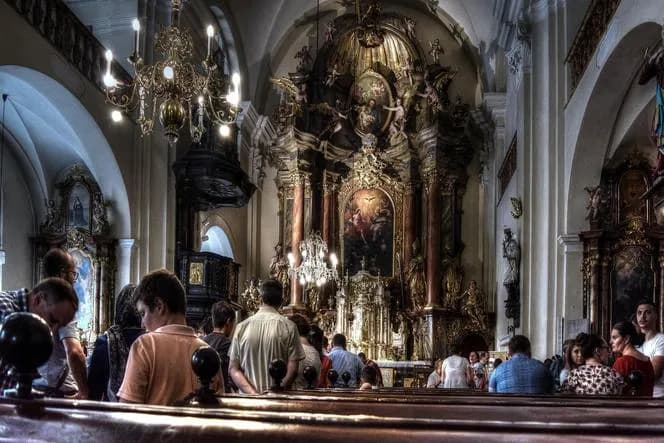 Czy w Wielki Piątek trzeba iść do kościoła? Obowiązki i znaczenie liturgii